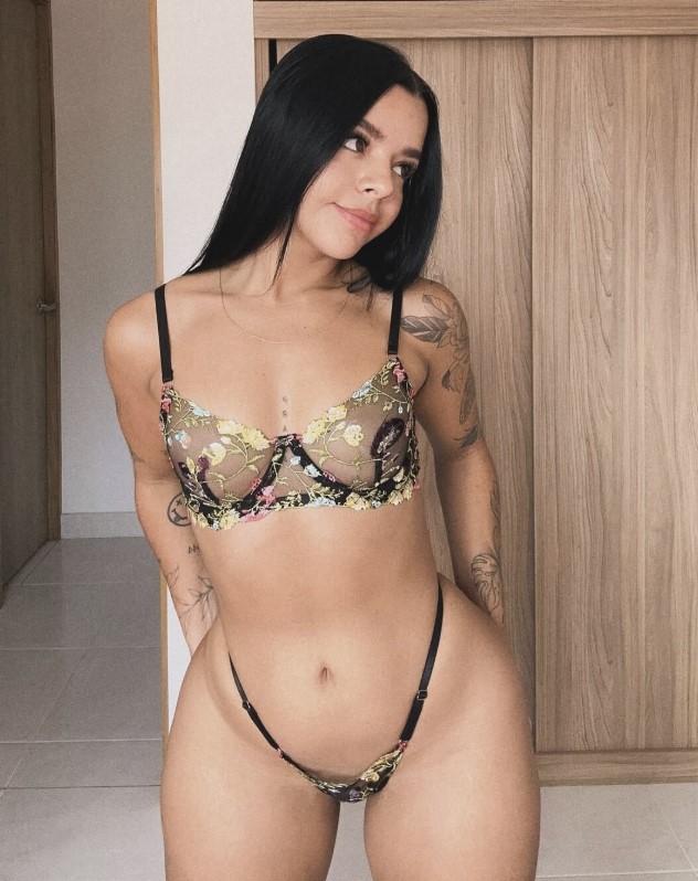 konyaescortirem-2 Konya Escort İrem Meme Uçlarım Şimdiden Sertleşti